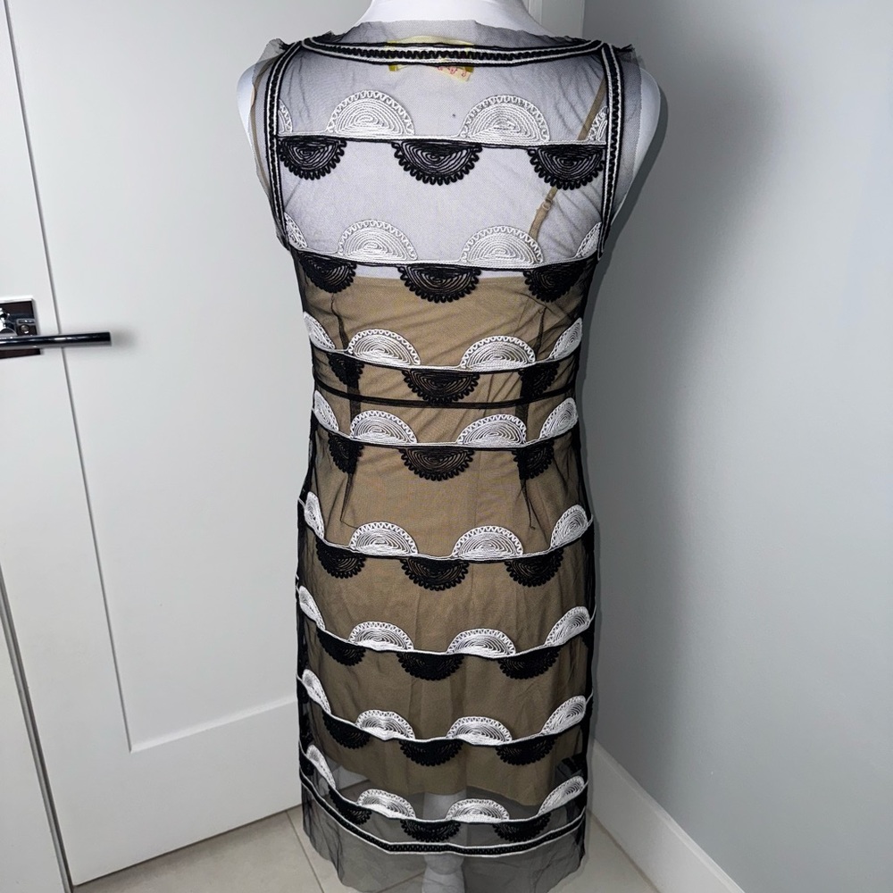 Catherine Malandríno Black and White Half Moon Mesh Dress /Size 4 - Picture 5 of 8